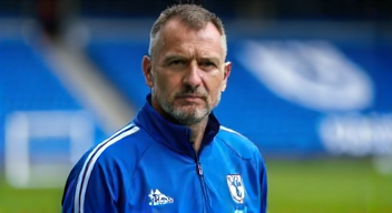 Ich bin Miron Muslic, der Trainer von Schalke 04 (2/10)