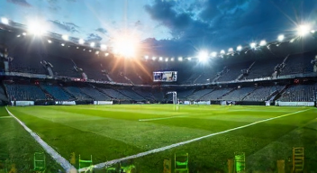 Technologische Einflüsse im Fußball: VAR und Spielentscheidungen (4/10)