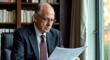 Ökonomische Betrachtungen: Prof. Dr. Thorsten Bauer (Ökonom, 60 Jahre) (8/10)